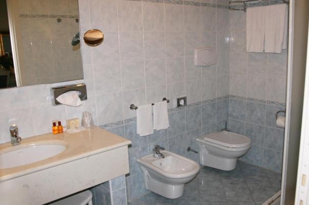 Hotel Gabarda Carpi Phòng bức ảnh