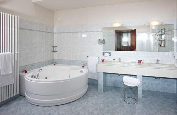 Hotel Gabarda Carpi Ngoại thất bức ảnh