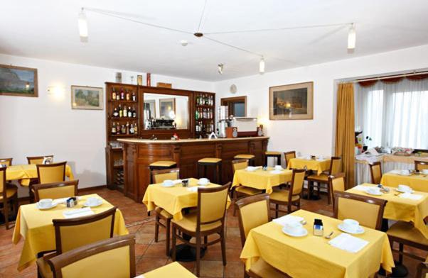 Hotel Gabarda Carpi Ngoại thất bức ảnh