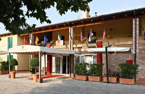 Hotel Gabarda Carpi Ngoại thất bức ảnh