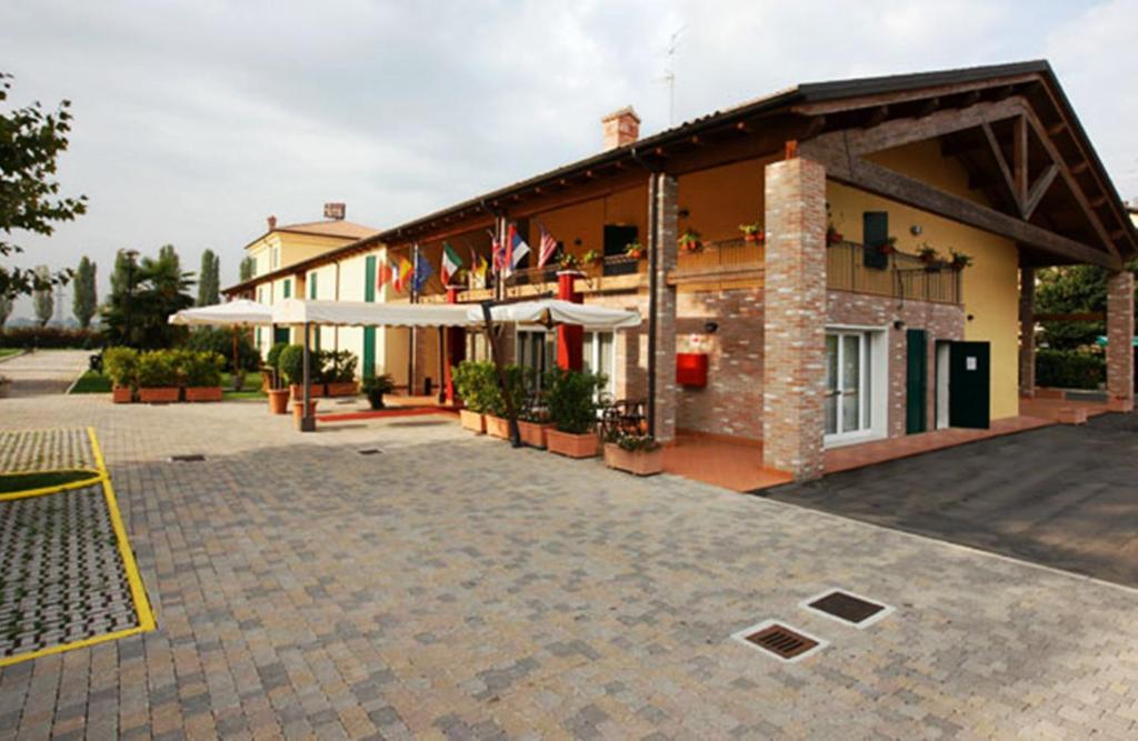 Hotel Gabarda Carpi Ngoại thất bức ảnh